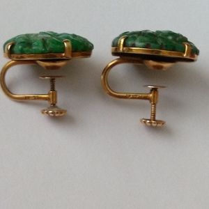 Antique 14K Yellow Gold Flower Carved Green Jade Jadeite  Back Screw Earrings
